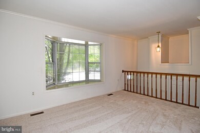 9582 Lindenbrook St, Fairfax, VA 22031 - photo 7