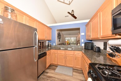 636 Pewaukee Rd unit H, Pewaukee, WI 53072 - photo 7