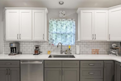 Beautifully updated kitchen with quartz counters!