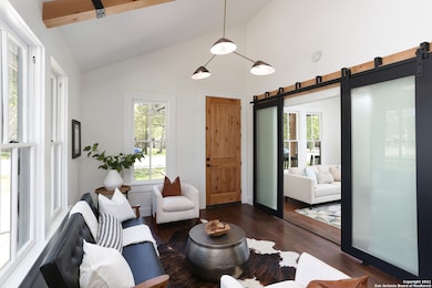 339 E Camp St, New Braunfels, TX 78130 - photo 4