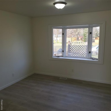 1278 W Klein St, Mount Morris, MI 48458 - photo 6