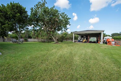 Huge Detached workshop or 2nd garage! You can work