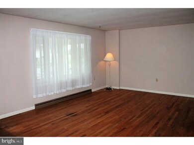 527 Lyman Ave, Womelsdorf, PA 19567 - photo 4