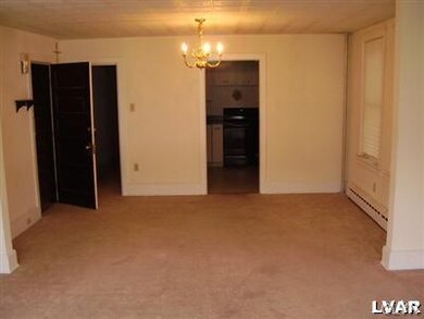 211 E Bertsch St, Lansford, PA 18232 - photo 3