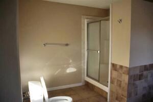 Int - Master Bath (1)