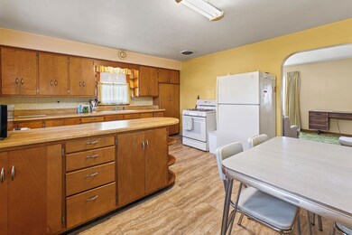 1852 Belmont St, Manitowoc, WI 54220 - photo 5