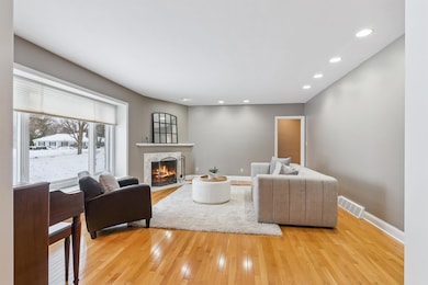 581 Sheridan Rd, Waterloo, IA 50701 - photo 4