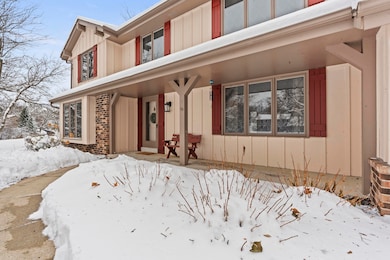 S14W31855 High Meadow Ln, Delafield, WI 53018 - photo 4