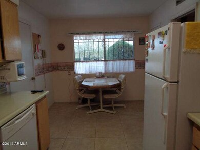 kitchen eat-in area