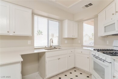 2375 Grannis Ln, Las Vegas, NV 89104 - photo 7