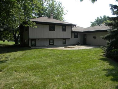11S565 Walter Ln, Naperville, IL 60564 - photo 3