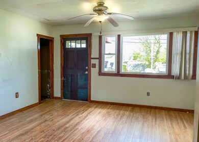 7 Center St, South Dartmouth, MA 02748 - photo 4
