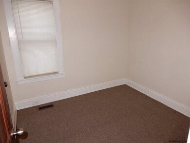 33 Woodrow Ct, Troy, NY 12180 - photo 5