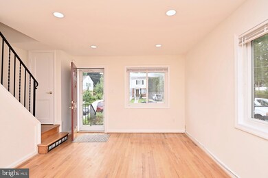 5720 Fenwick Dr, Alexandria, VA 22303 - photo 4