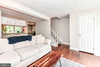 1661 Fieldthorn Dr, Reston, VA 20194 - photo 6