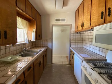 2405 Tulane Ave, Alamogordo, NM 88310 - photo 4