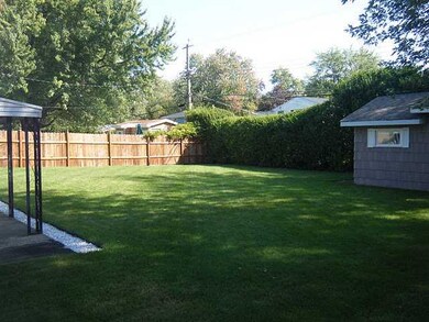 1307 Greenbrier Ln, North Tonawanda, NY 14120 - photo 2