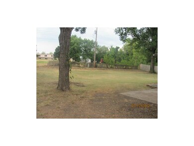 807 NW B St, Blue Springs, MO 64015 - photo 2