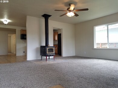 545 A St, Creswell, OR 97426 - photo 3