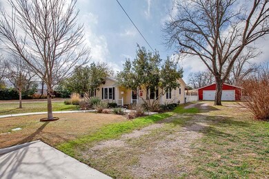 105 W Hackberry St, Fredericksburg, TX 78624 - photo 4