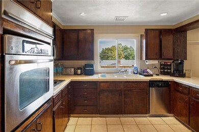 22 Colwell Dr, Johnston, RI 02919 - photo 4