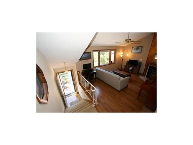 BEAUTIFUL NEW WOOD LAMINATE FLOORS THROUGHOUT FIRS