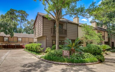 11711 Memorial Dr unit 635, Houston, TX 77024 - photo 3