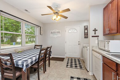 1107 Denver Dr, Carpentersville, IL 60110 - photo 5