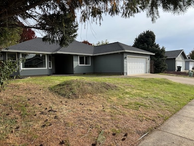 276 Candis Dr, Eagle Point, OR 97524 - photo 2