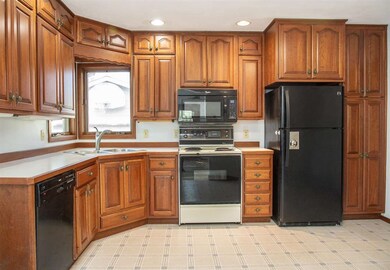 1260 St Andrews Ave, Waterloo, IA 50701 - photo 4