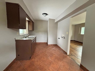 3015 Pontiac St unit B, Columbus, OH 43224 - photo 2