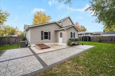 907 Ohio Ave, Saint Charles, IL 60174 - photo 3