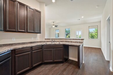 11044 Patriot Ct, Cleveland, TX 77328 - photo 3