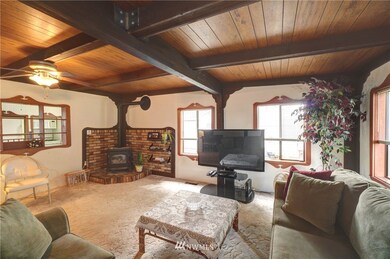 1337 Pioneer St, Enumclaw, WA 98022 - photo 3