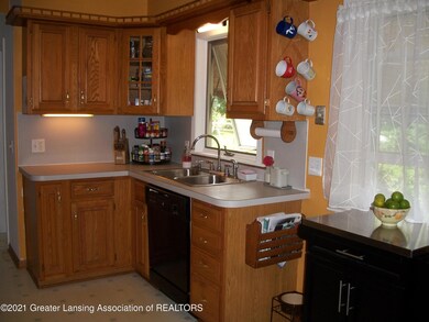 833 W Thomas L Pkwy, Lansing, MI 48917 - photo 5