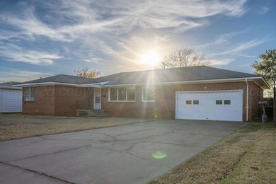 2413 N Mary-Ellen St, Pampa, TX 79065 - photo 3