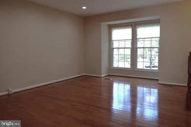 3701 Mazewood Ln, Fairfax, VA 22033 - photo 7