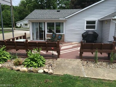 Large deck on rear of the house for relaxing or fa