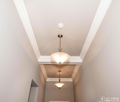 Entryway w/ Crown