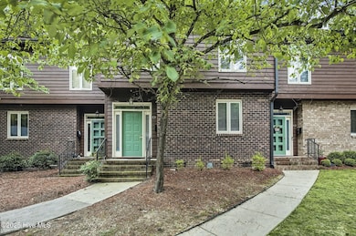 7-web-or-mls-1311-e3-forest-hills-road-n
