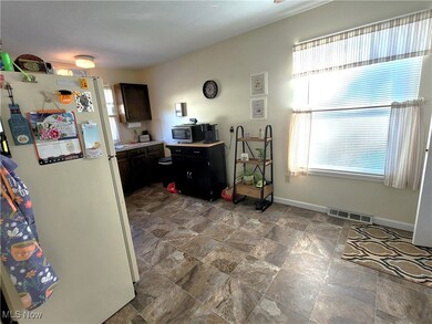 1032 Silvercrest Ave, Akron, OH 44314 - photo 6