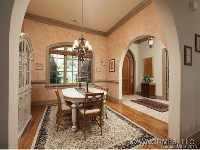Arched entrance to dining room