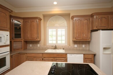 Kitchen Features new appiiances