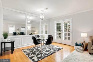 1348 Chetworth Ct, Alexandria, VA 22314 - photo 6