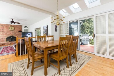 8701 Marburg Manor Dr, Lutherville Timonium, MD 21093 - photo 2