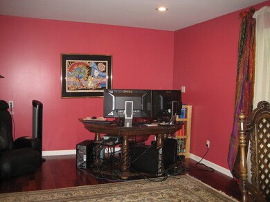 OFFICE/DEN 16' X 17'5'
