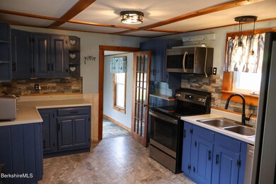 9 Beecher St, Adams, MA 01220 - photo 6