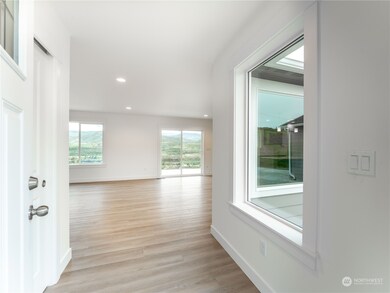 2354 S Skyline Ln, East Wenatchee, WA 98802 - photo 4