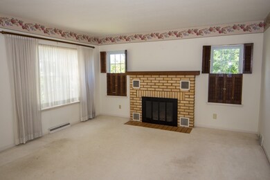 Roomy living space with gas log fireplace to enjoy