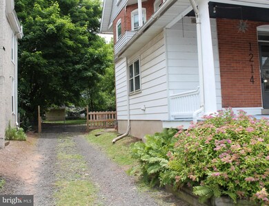 1214 W Broad St, Quakertown, PA 18951 - photo 2